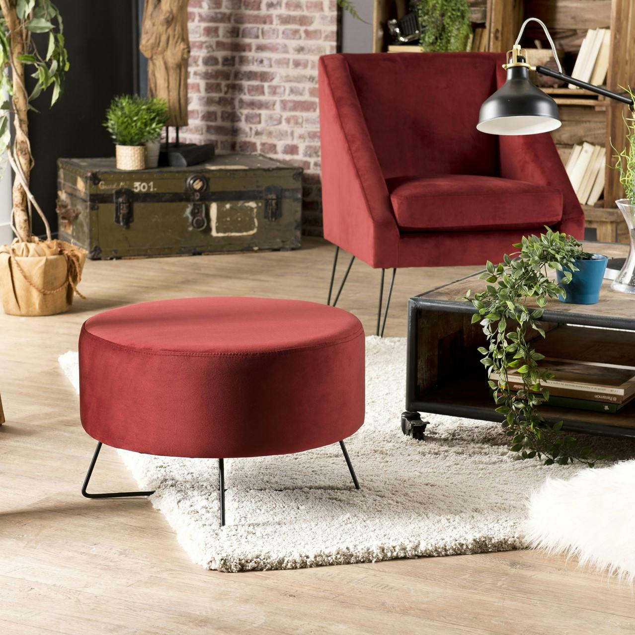 Pouf en velours bordeaux pieds croisés TIM