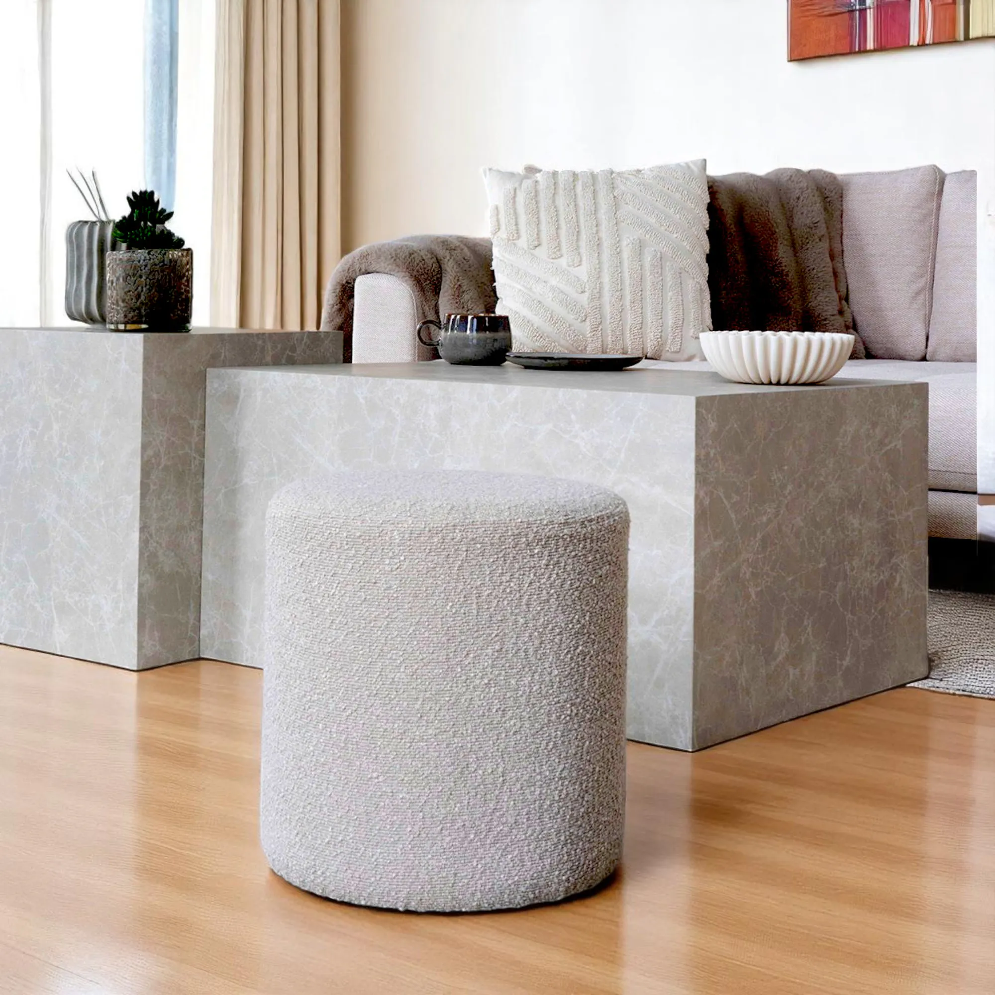 Puf Rond Beige Pouf rond beige en tissu bouclette BRUGES | Poufs | Pier Import
