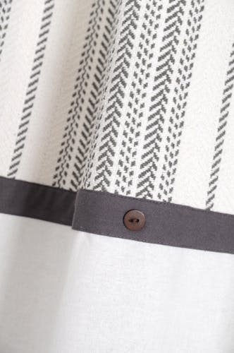 Rideau écru et rayures grises avec boutons sur bandeau anthracite 140x260cm à oeillets VALDAVIA