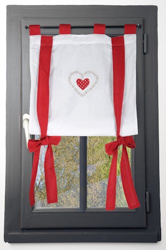 Rideau vitrage blanc romantique coeur brodé ruban à nouer rouge 45x100cm 100% coton VERONE