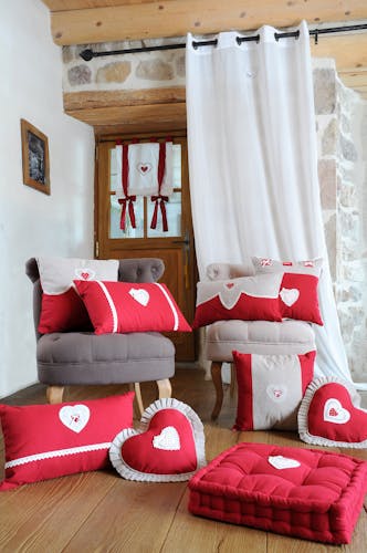 Rideau vitrage blanc romantique coeur brodé ruban à nouer rouge 45x100cm 100% coton VERONE
