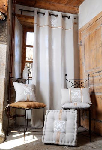 Rideau vitrage motif baroque blanc avec ruban à nouer couleur lin 80x160cm 100% coton CHAMBORD