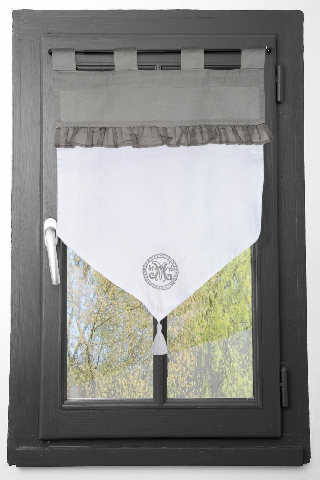 Rideau Voilage gris à oeillets avec dentelle et écusson brodé 140x260cm en coton MARIE