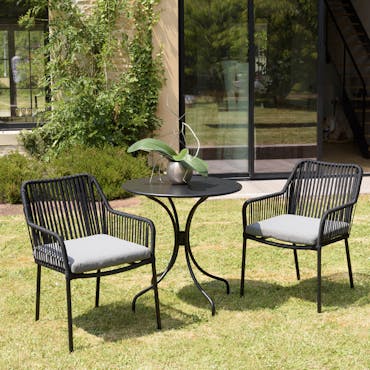  Salon de jardin 1 table ronde métal noir D70 cm - 2 fauteuils cordage noir 1 coussin gris GIJON