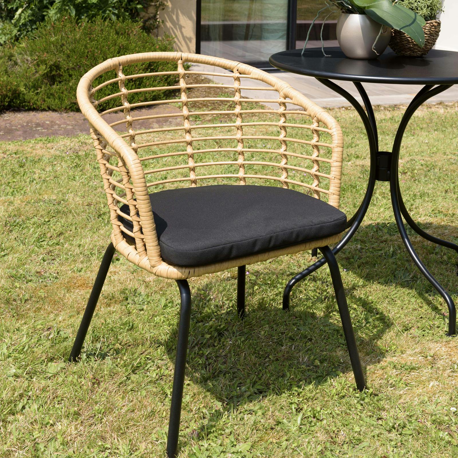 Salon de jardin 1 table ronde métal noir D70 cm - 2 fauteuils rotin synthétique ajouré couleur naturelle coussin noir GIJON