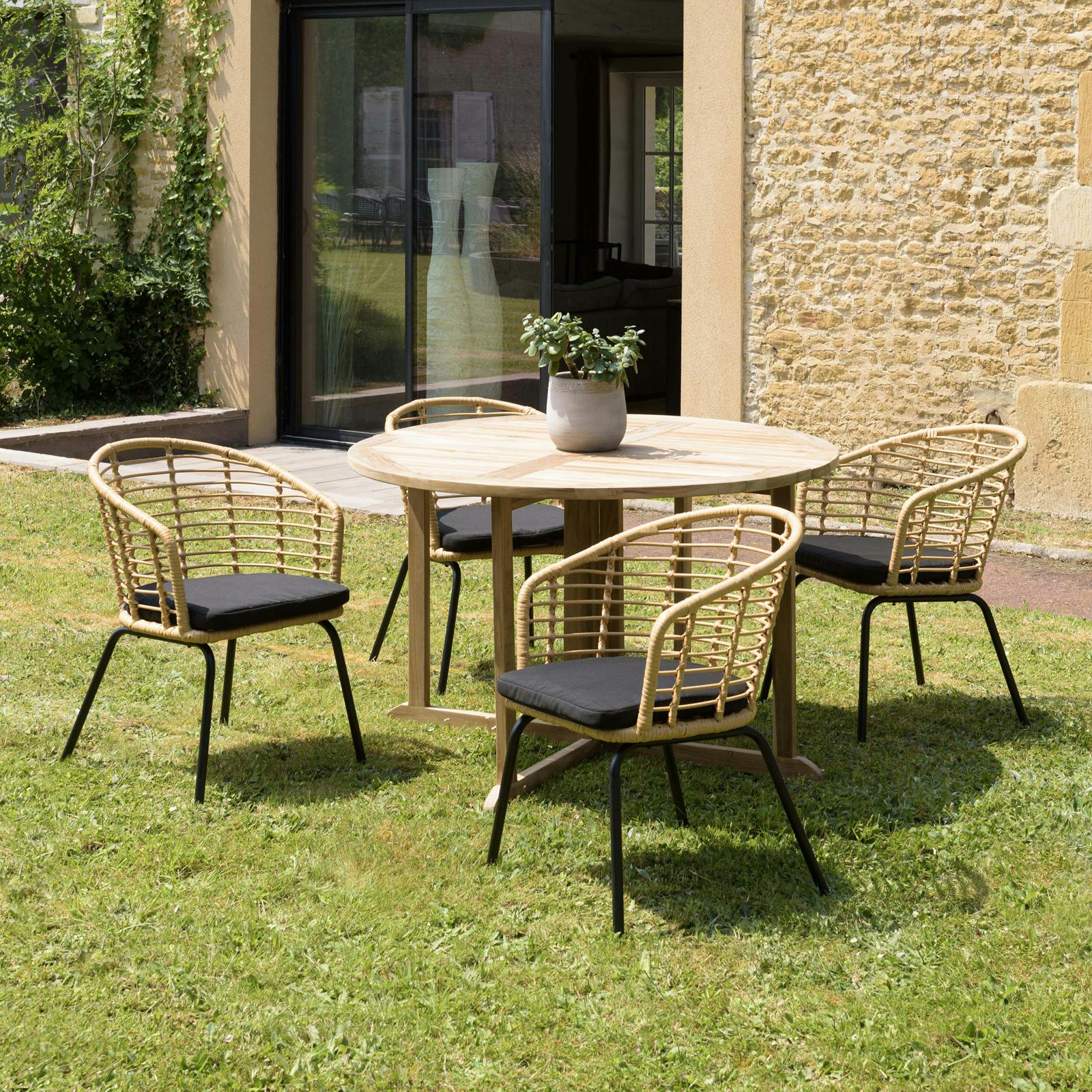 Salon de jardin 1 table ronde teck D120 cm - 4 fauteuils rotin synthétique ajouré couleur naturelle coussin noir GIJON