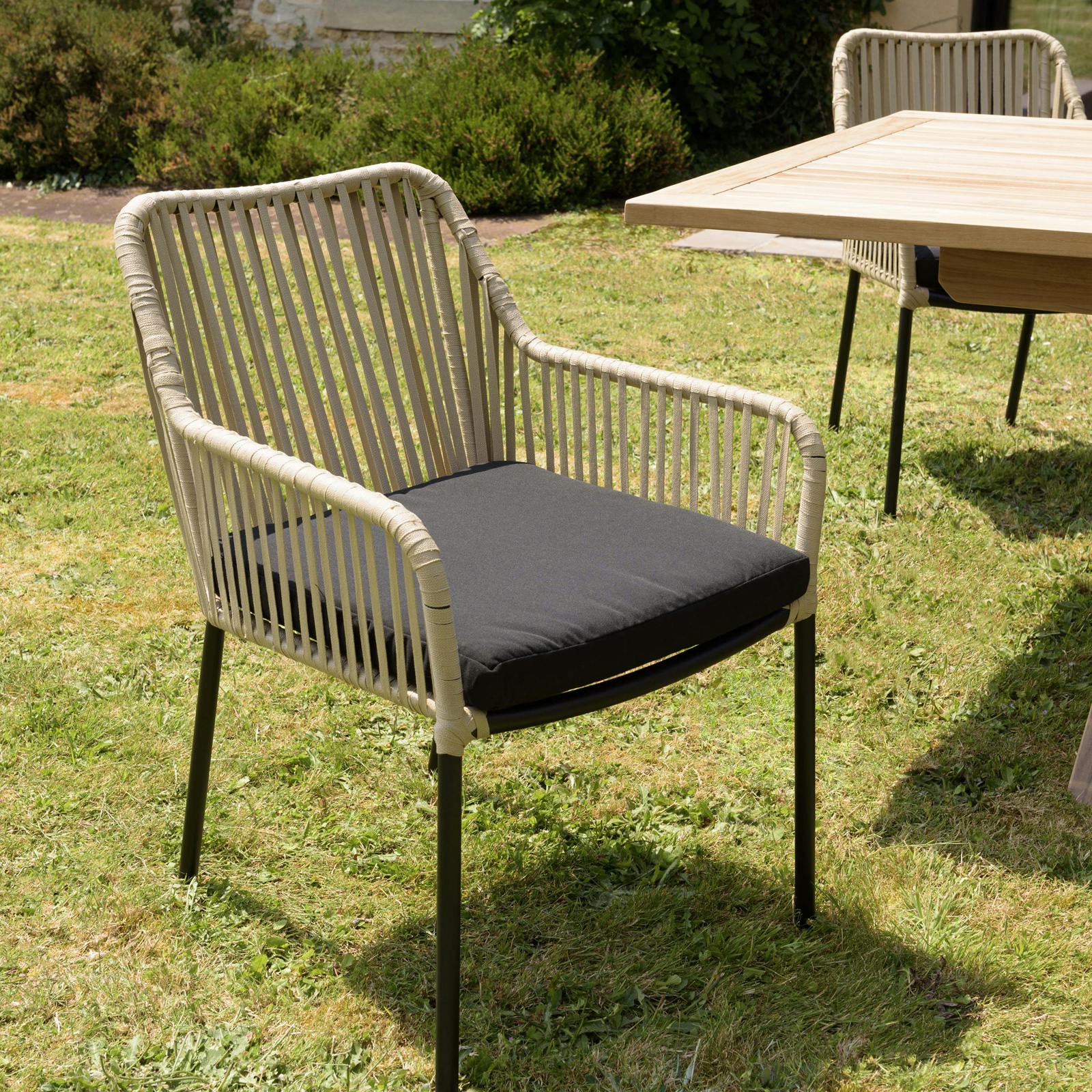 Salon de jardin 1 table teck 180x100 cm - 6 fauteuils cordage couleur naturelle coussin noir GIJON