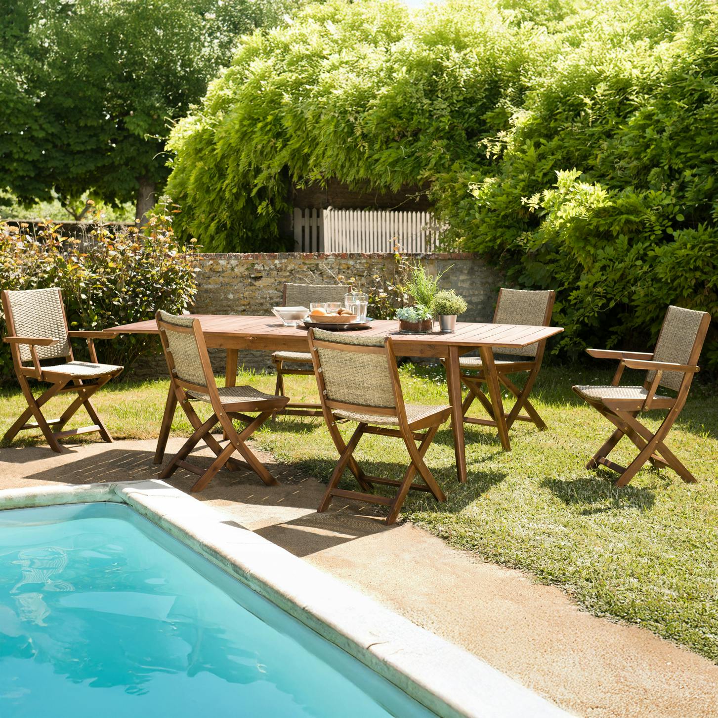 Salon de jardin BAHIA (1 table de jardin extensible 180x240, 4 chaises de jardin, 2 fauteuils de jardin pliants)