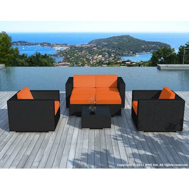 Salon de Jardin PAUSA 6 pièces en résine tressé noire et coussins tissu blanc écru + jeu de housses tissu orange