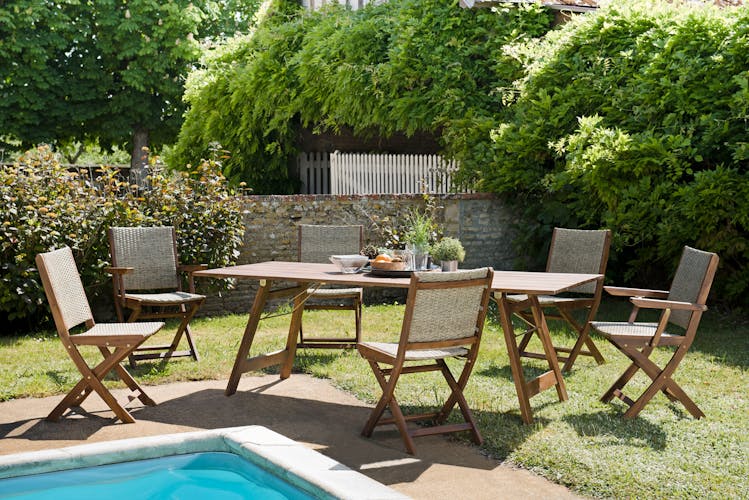 Salon de jardin SUMMER (1 table de jardin pliante acacia 220x90, 4 chaises de jardin, 2 fauteuils de jardin)