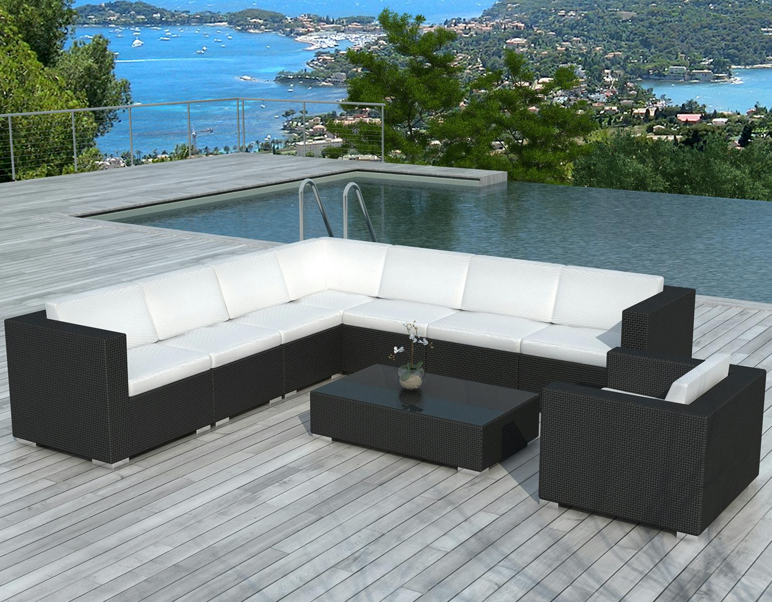Salon de Jardin TEAHUPOO 9 pièces en résine tressée noire et coussins tissu blanc écru