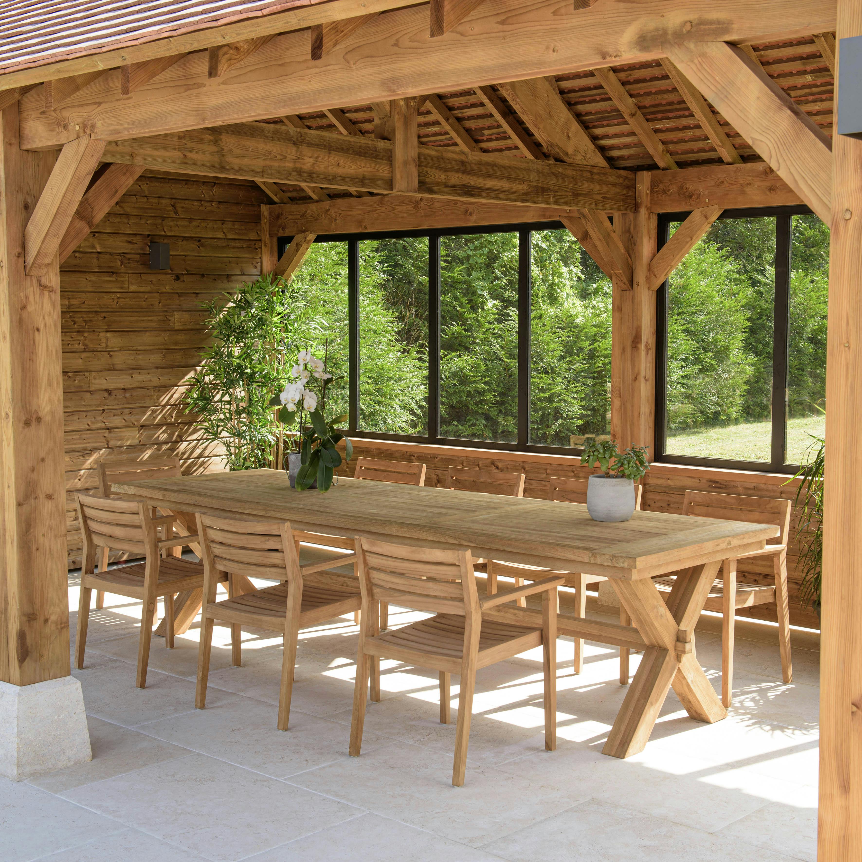 Salon de jardin teck naturel 1 table pieds en croix 320 cm + 8 fauteuils bois MANY