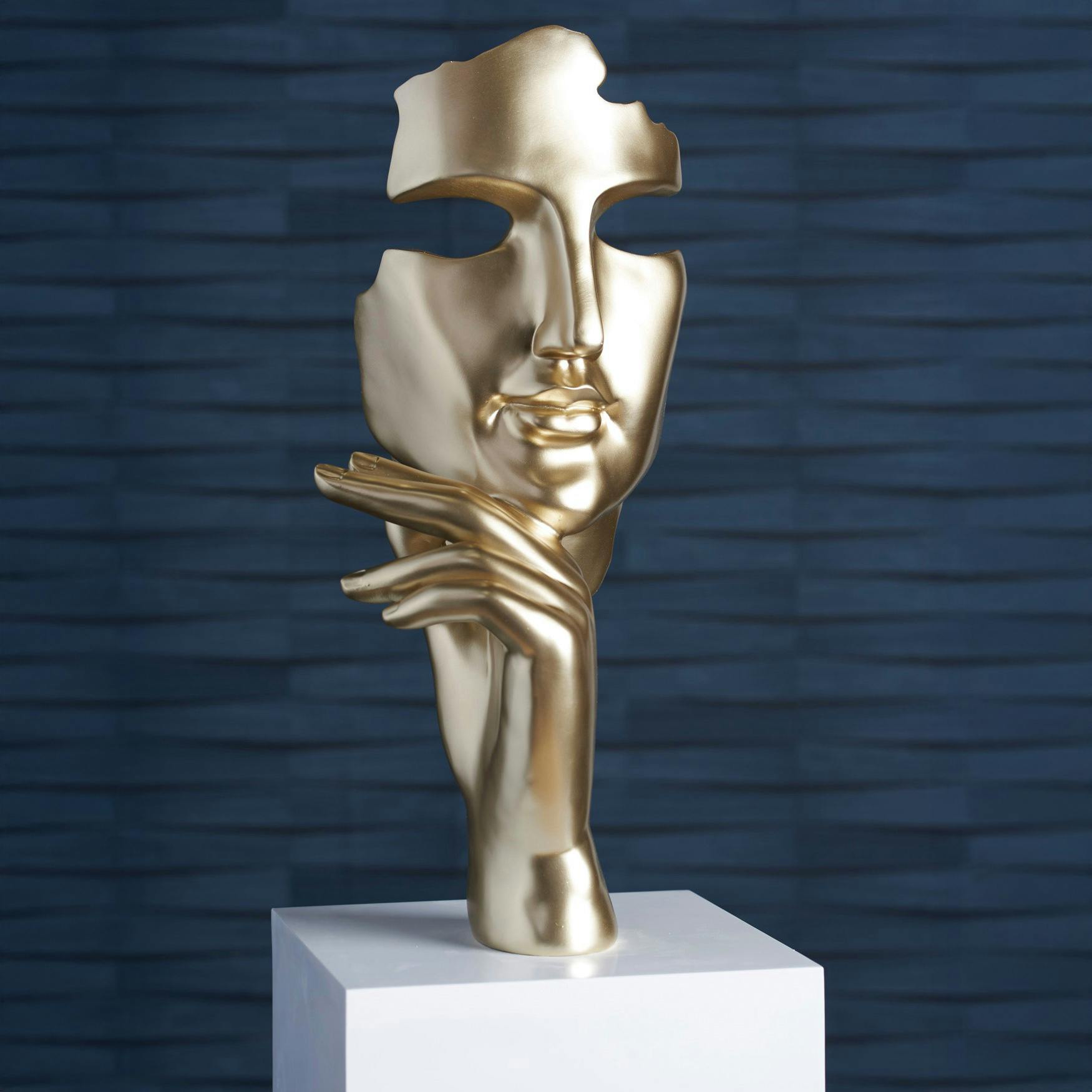 Sculpture moderne "Estilo" dorée socle blanc