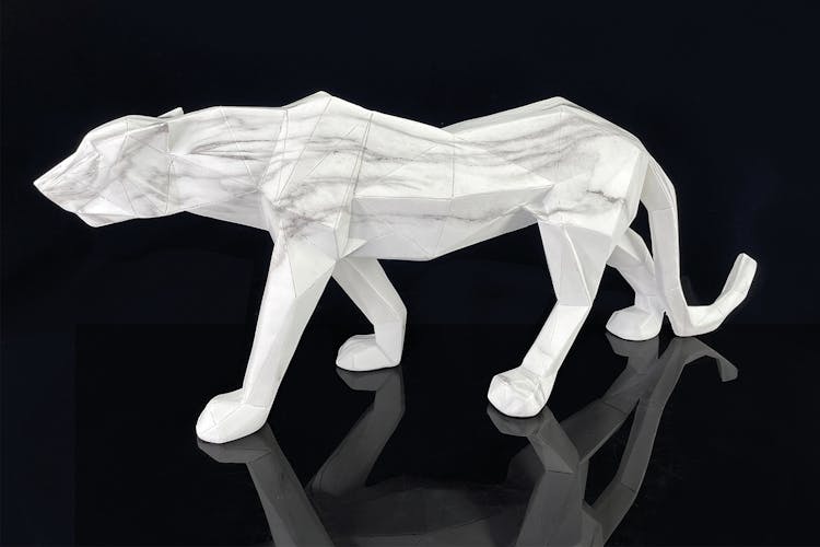 Sculpture moderne panthère blanche effet marbre 68 cm