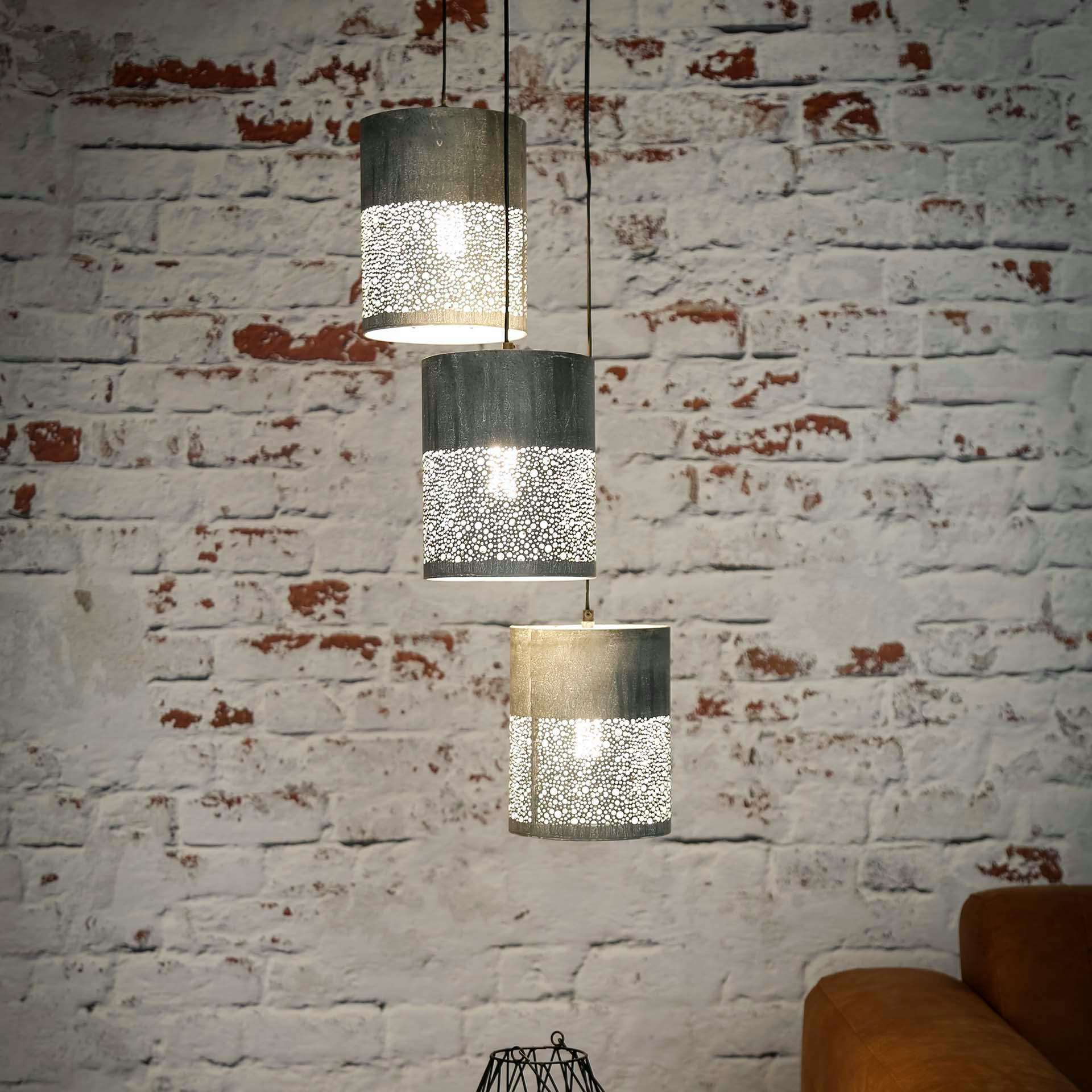 Suspension contemporaine grappe 3 lampes ajourées effet béton MELBOURNE