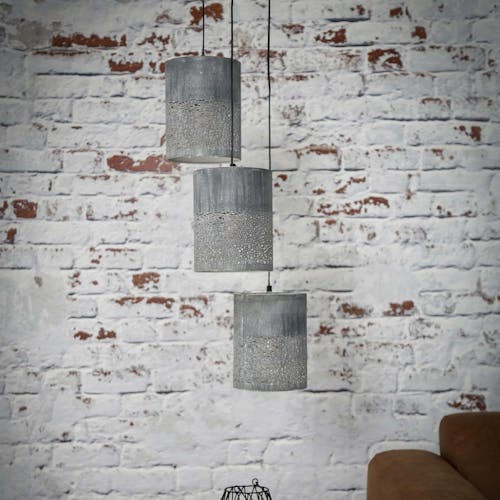 Suspension contemporaine grappe 3 lampes ajourées effet béton MELBOURNE