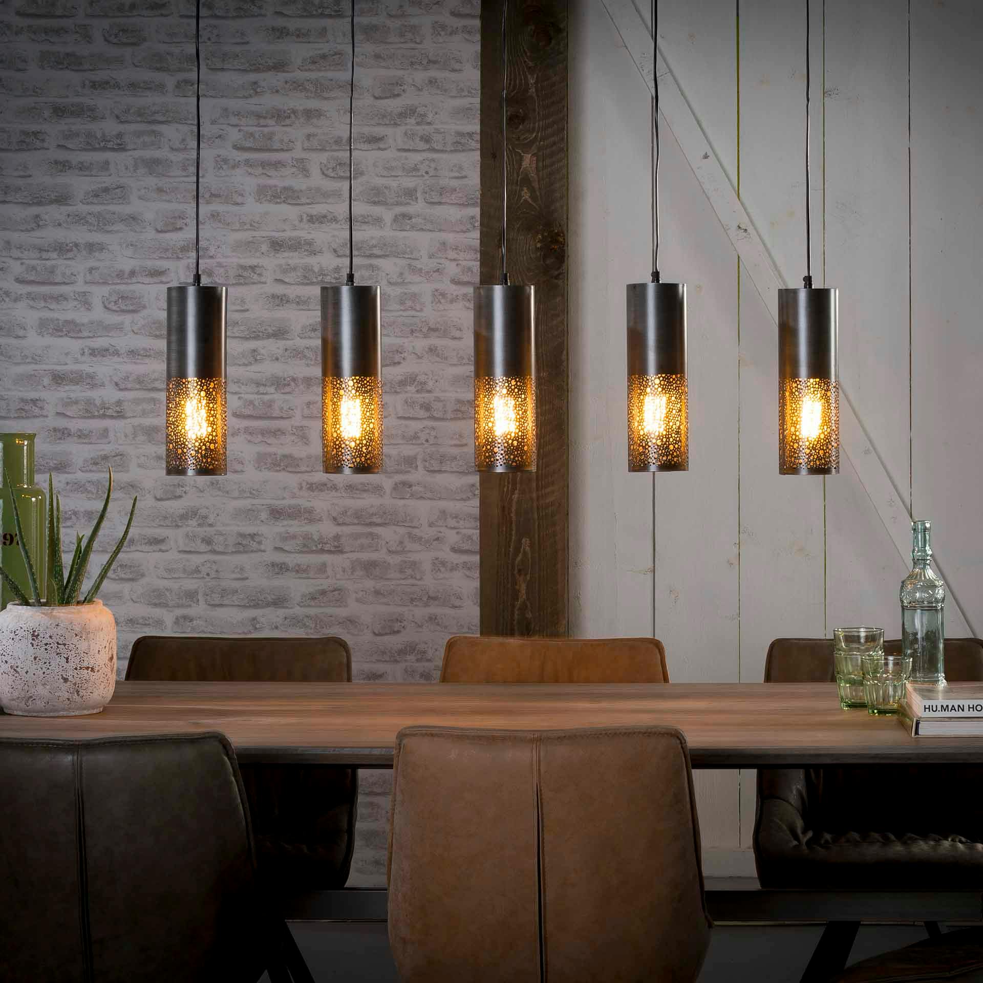 Suspension contemporaine noire nickel ajourée 5 lampes