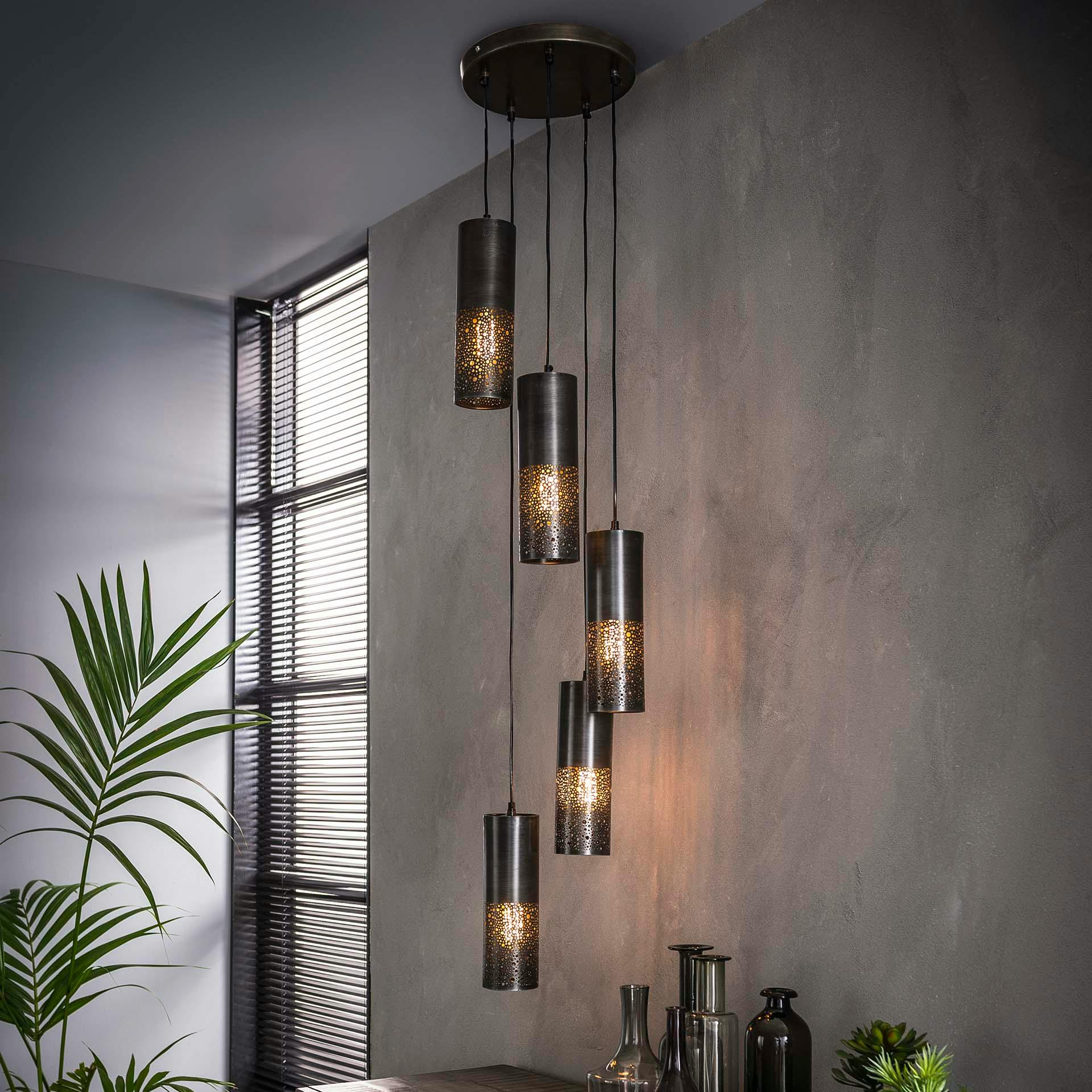 Suspension contemporaine noire nickel ajourée 5 lampes étagées