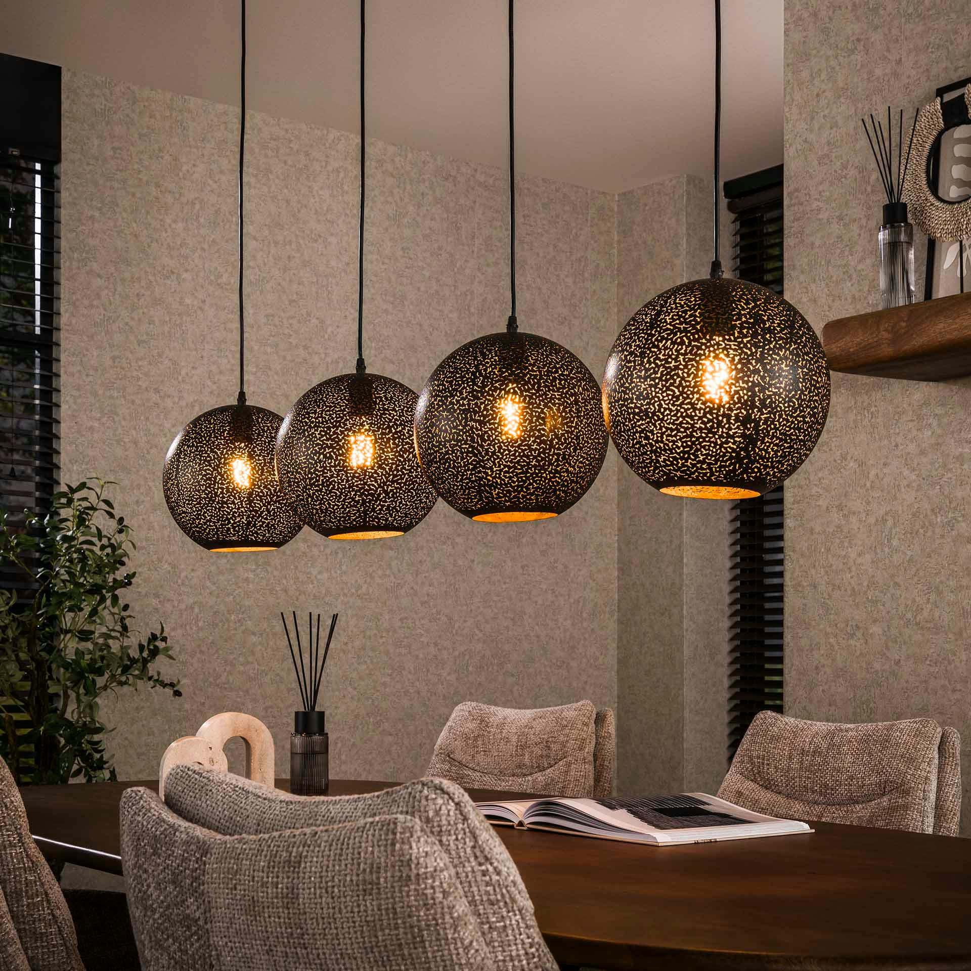 Suspension de table 4 globes métalliques ajourés RALF