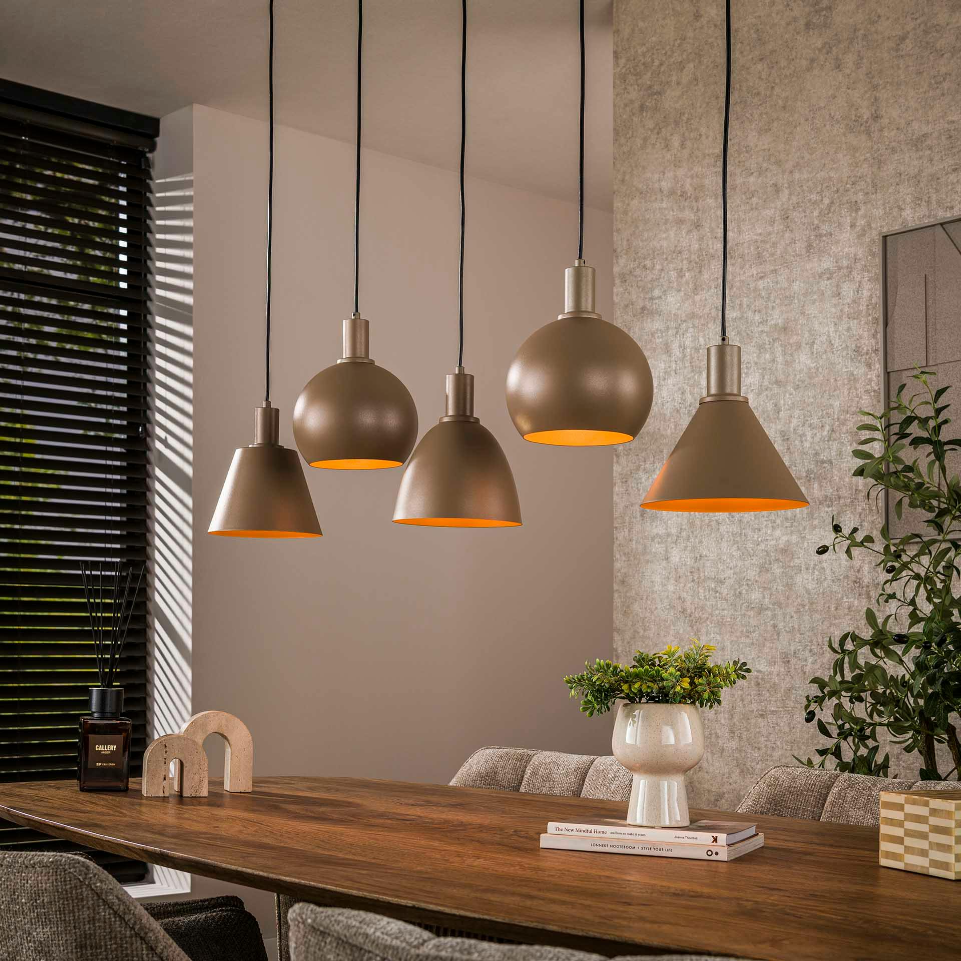 Suspension îlot cuisine 5 abat-jour métal beige TRIBECA