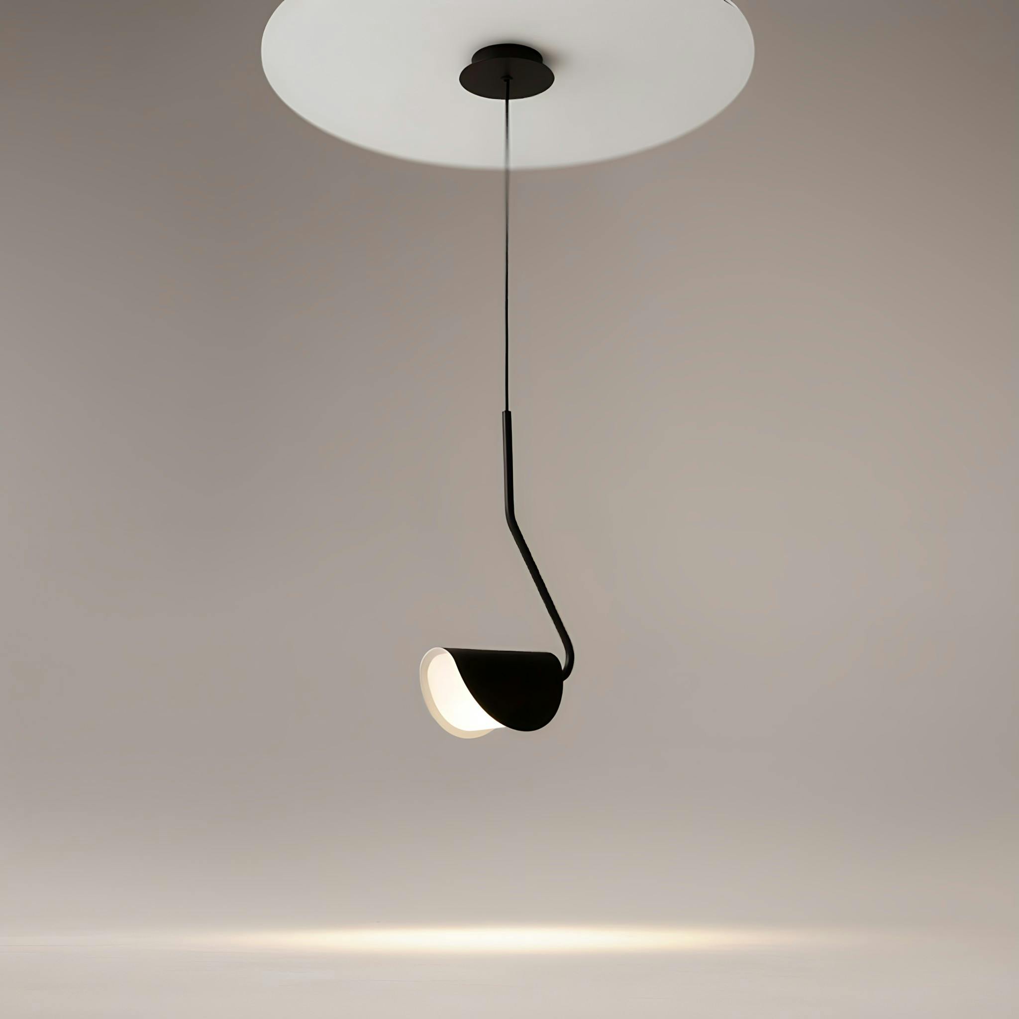 Suspension noire minimaliste - abat-jour plié, tige longue LENORE