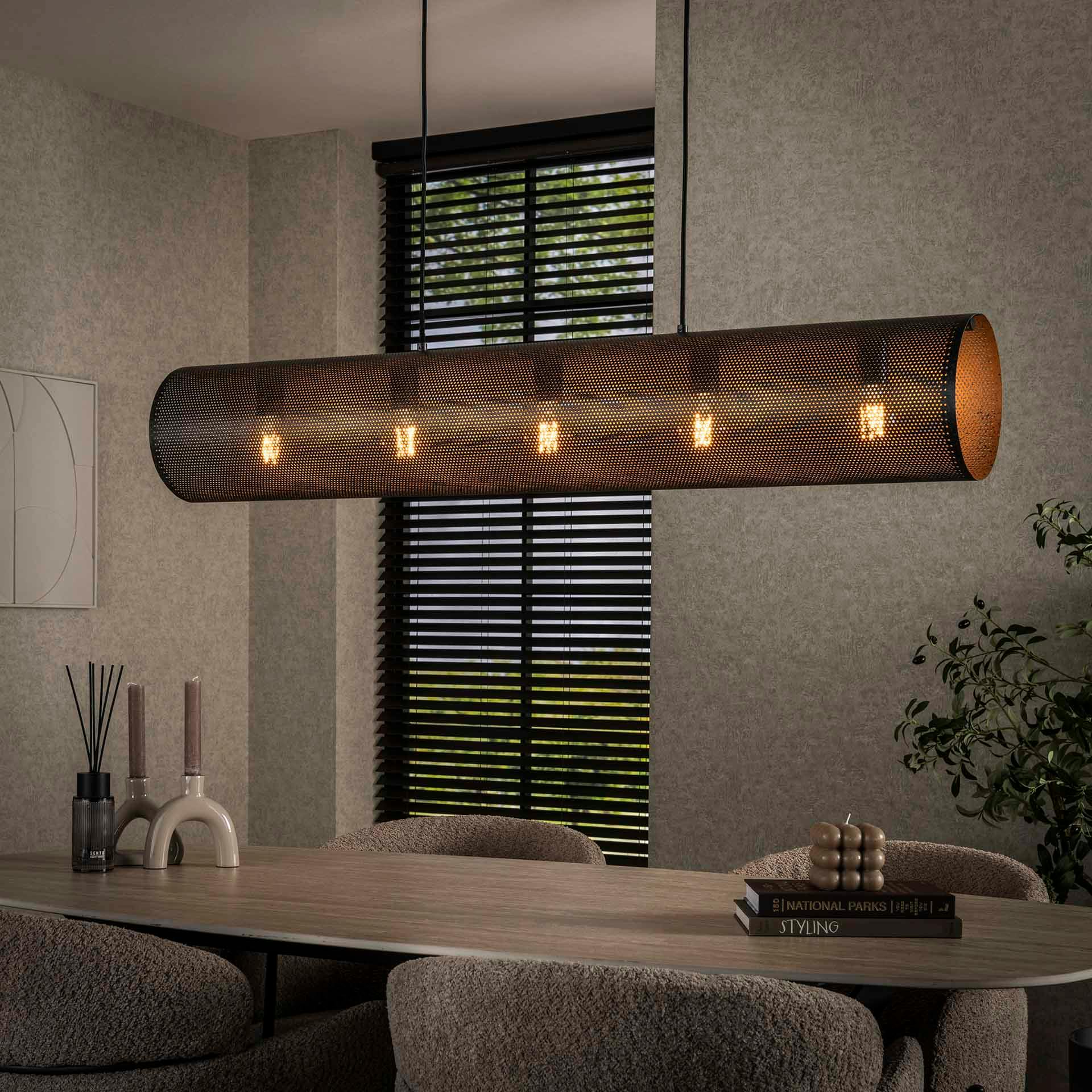 Suspension tube en métal noir perforé 5 lampes RALF