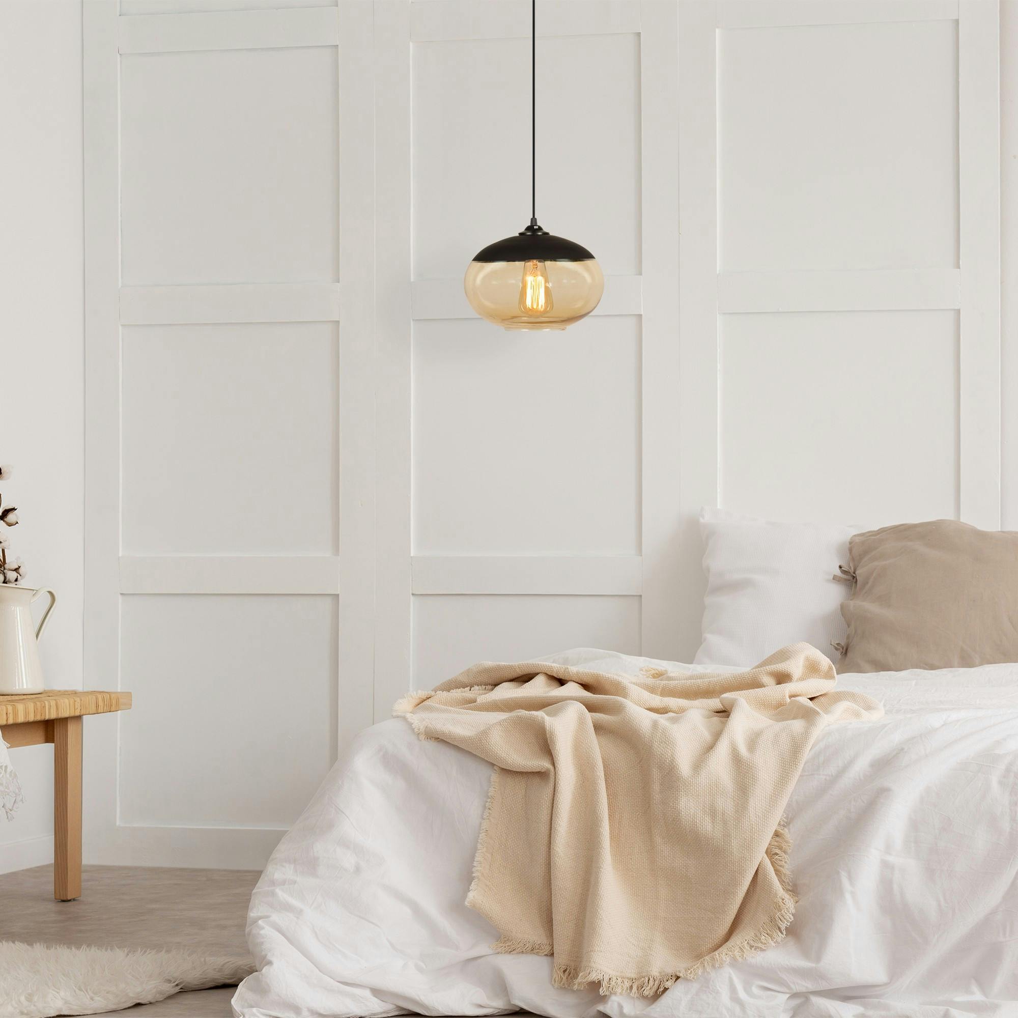 Suspension verre ambré et métal noir, forme ovale SIVAS