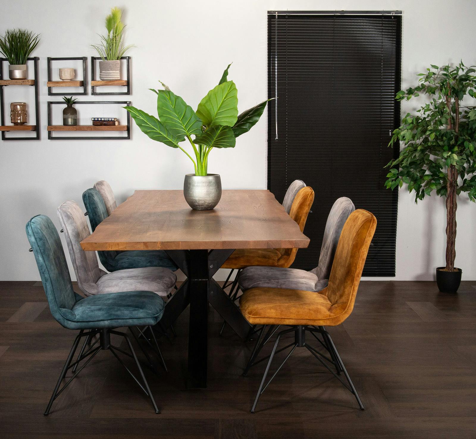 Table à manger en bois de chêne bordures naturelles 240 cm OKA