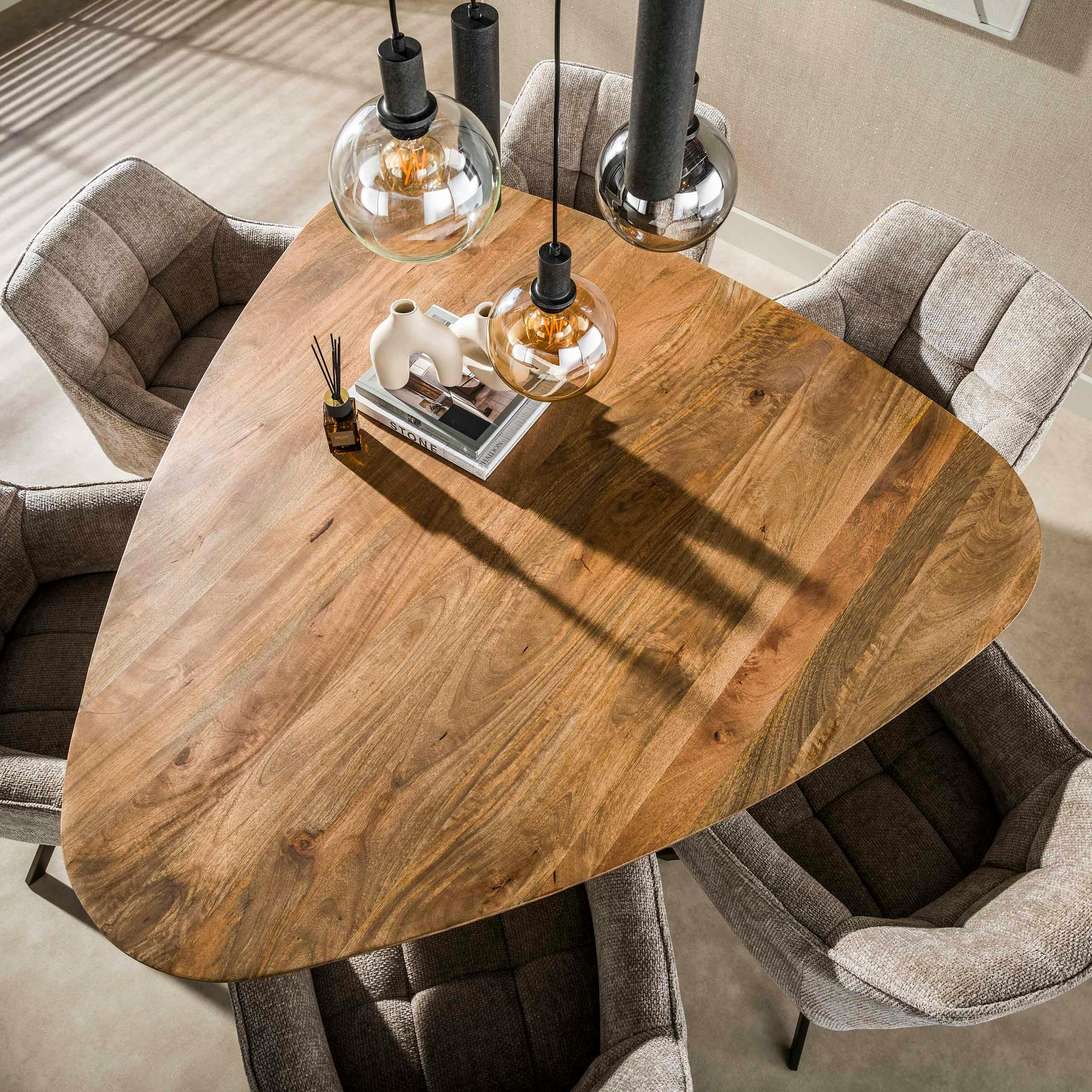 Table à manger bois de manguier forme triangulaire 150 cm CREEK