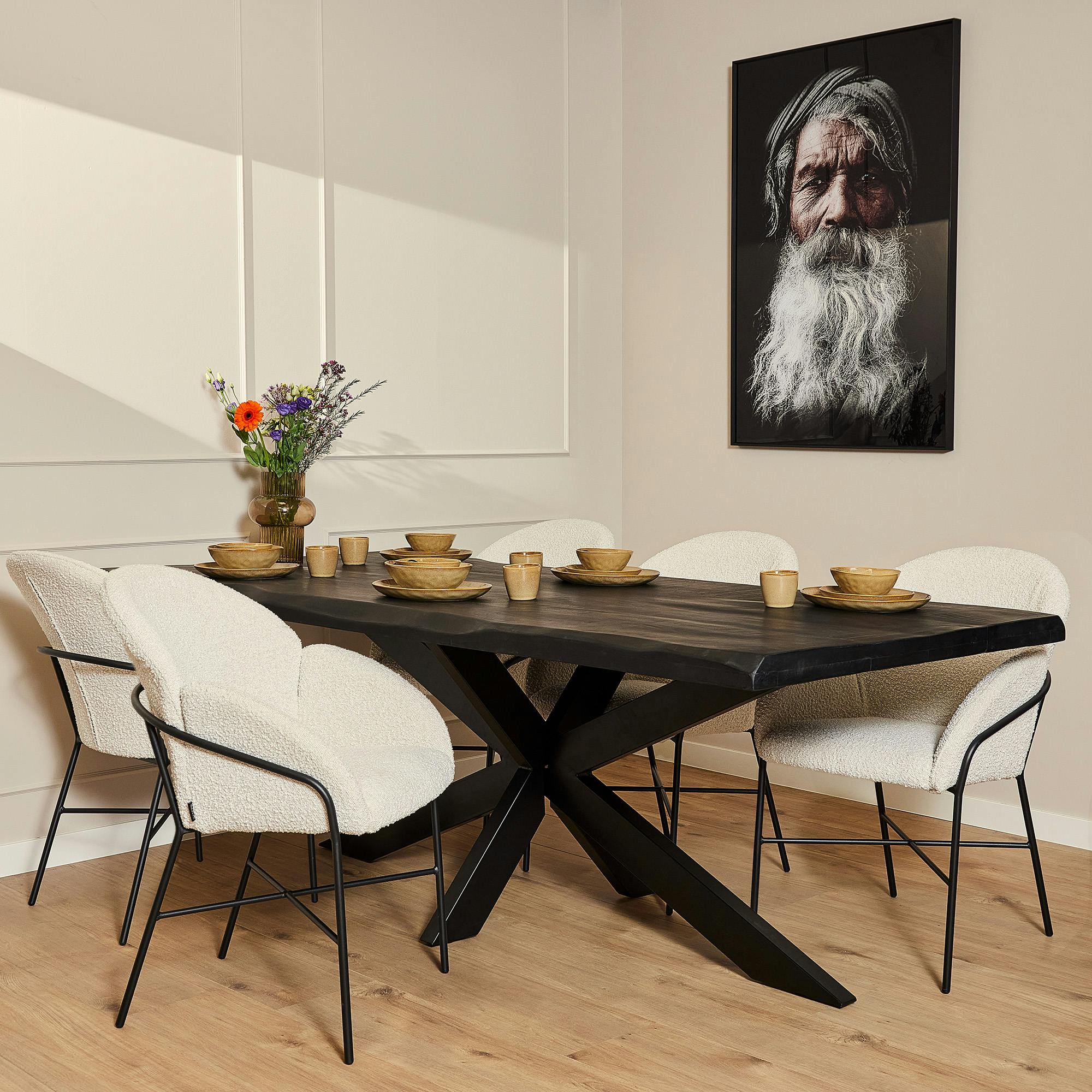 Table à manger bois noir à bords naturels 220 cm CALERO