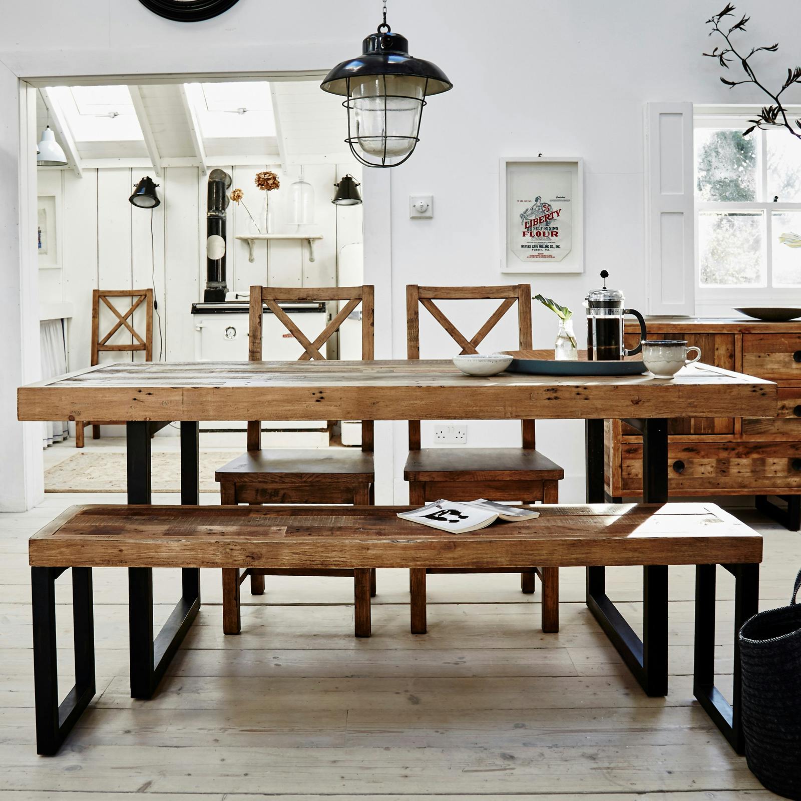 Table de repas bois recycle FSC et metal style industriel