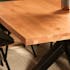 Table de repas carree bois massif pied central metal style contemporain