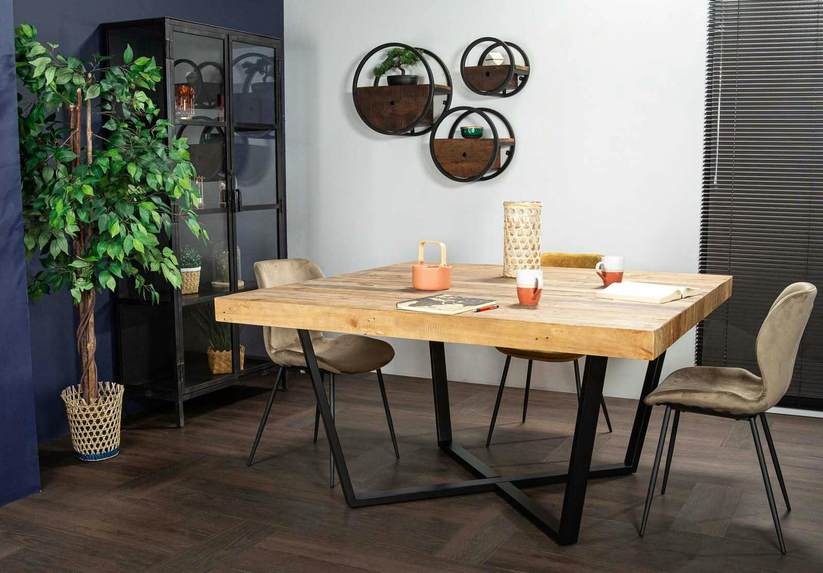Table A Manger Carree En Bois