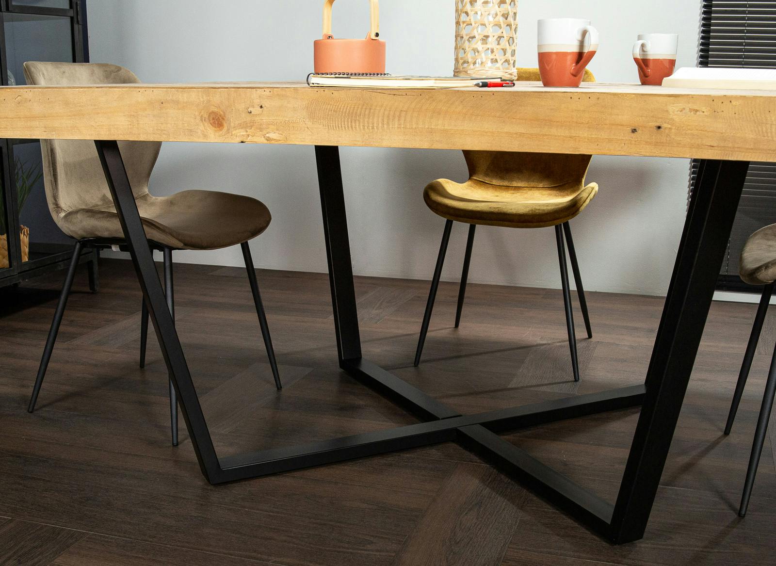 Table à manger carrée en bois recyclé 147 cm CANBERRA | Tables à manger