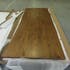 Table à manger en bois de chêne bordures naturelles 240 cm OKA