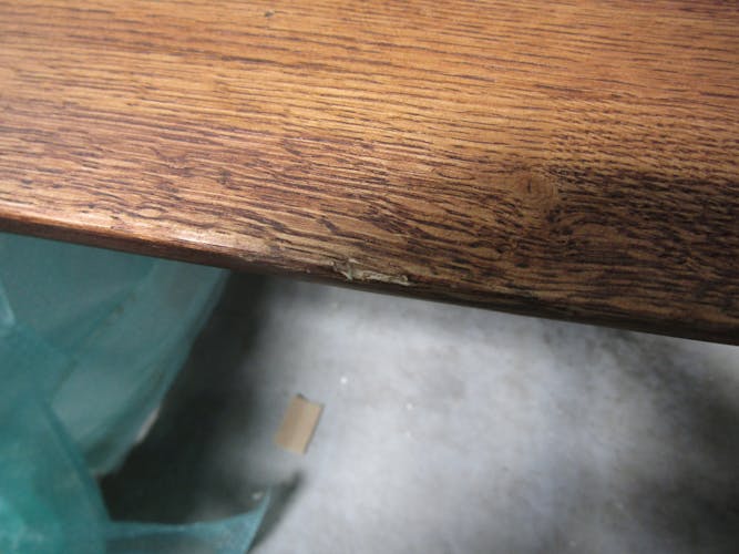 Table à manger en bois de chêne bordures naturelles 240 cm OKA