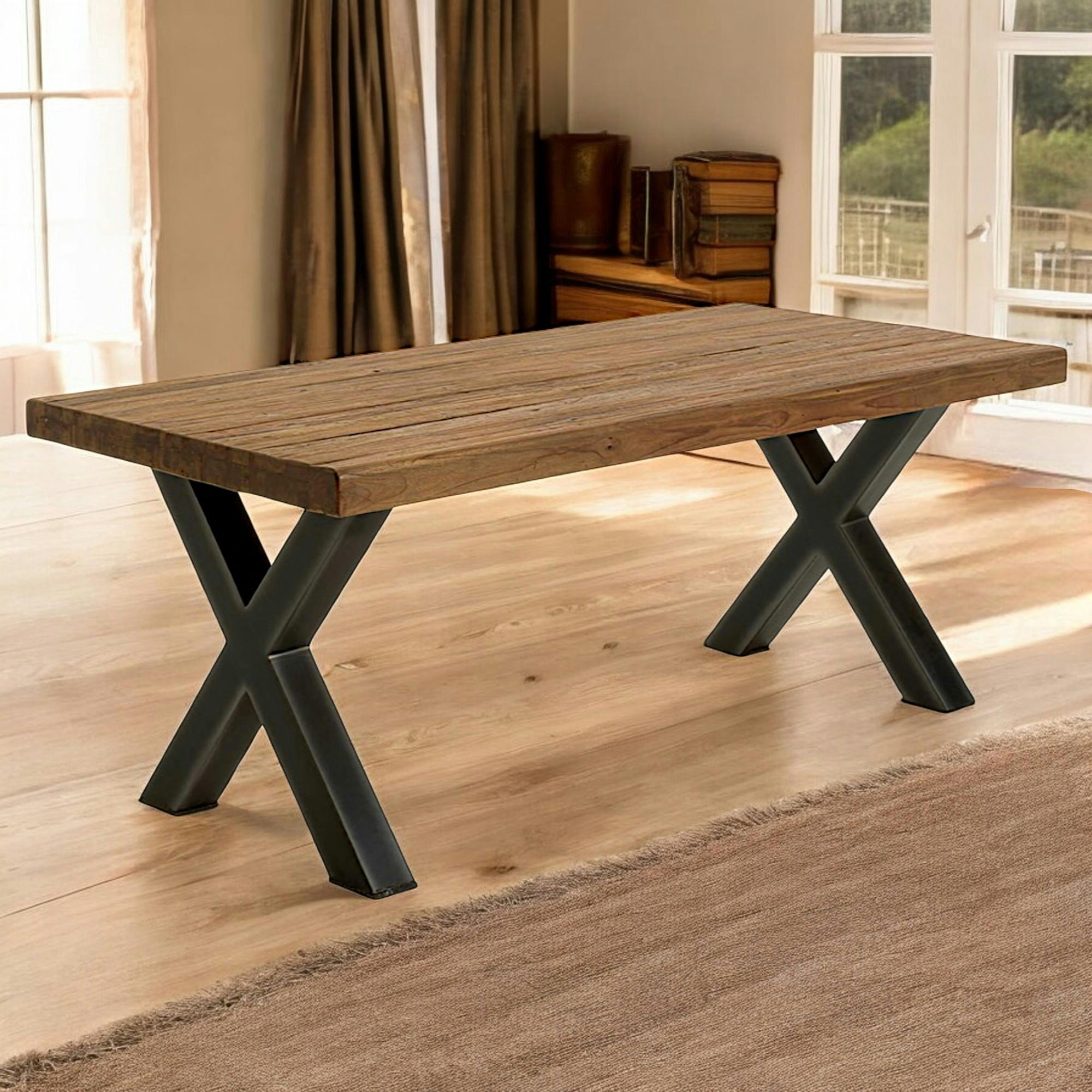 Table a manger bois recycle et pieds metal en croix