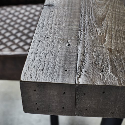 Table de repas style contemporain en bois recylce pieds metal