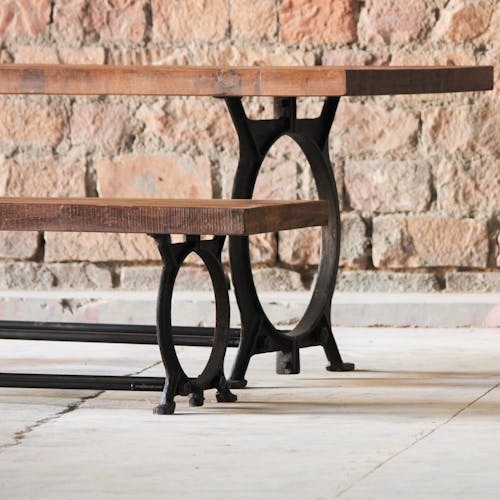 Table de repas bois recycle pieds metal fonte style industriel