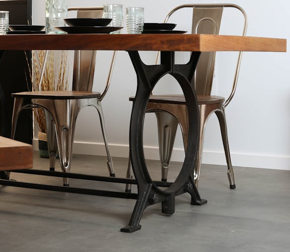 Table de repas bois recycle pieds metal fonte style industriel