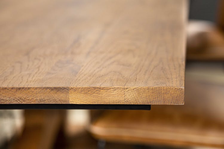 Table de repas en bois massif pied de style design