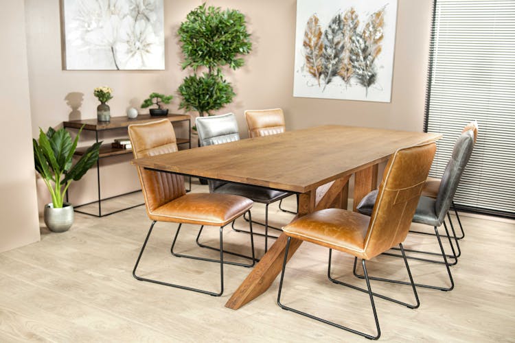 Table de repas en bois massif pied de style design