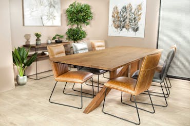  Table à manger moderne piètement oblique chêne massif 240 cm OKA