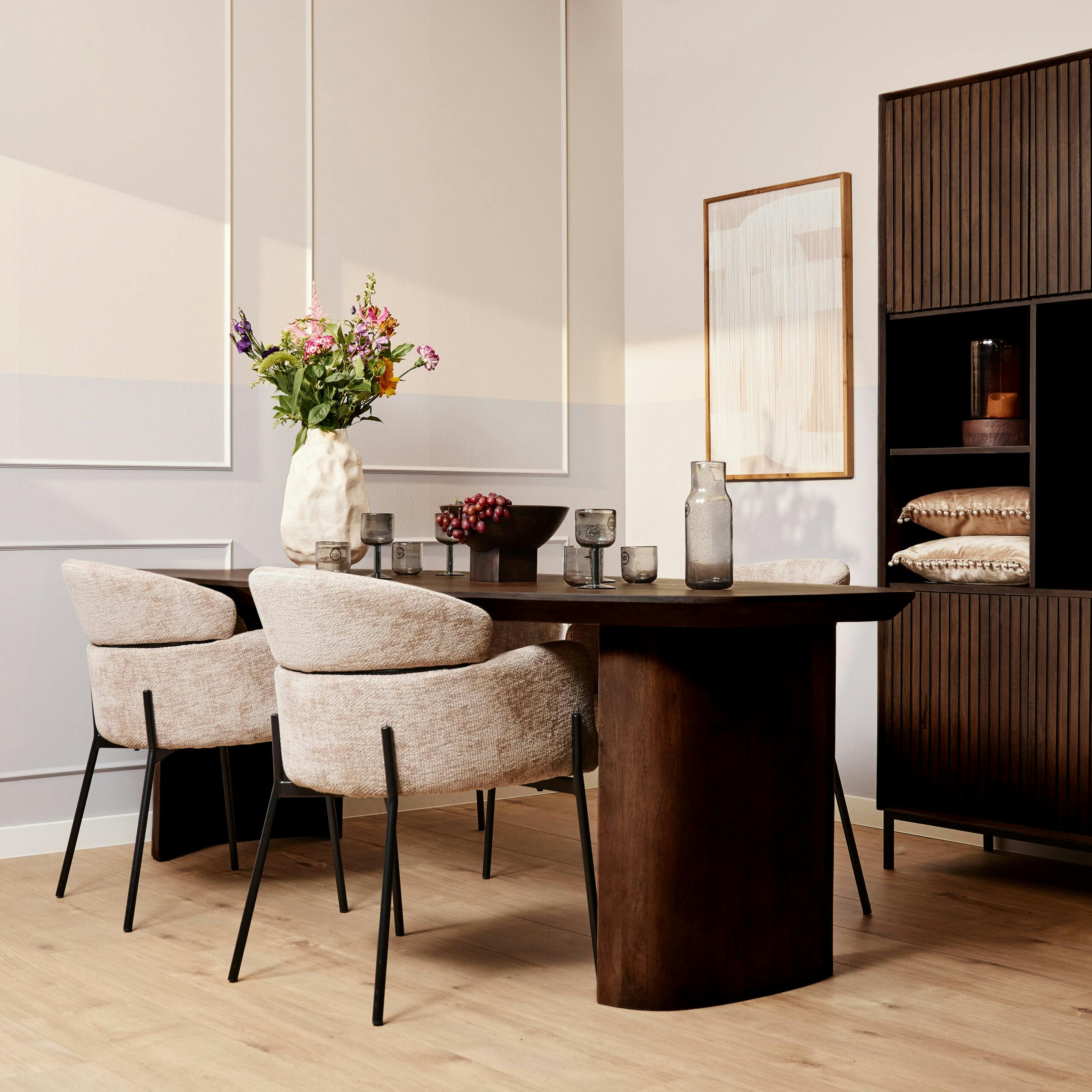 Table à manger ovale bois foncé pieds courbes 200 cm ALMA