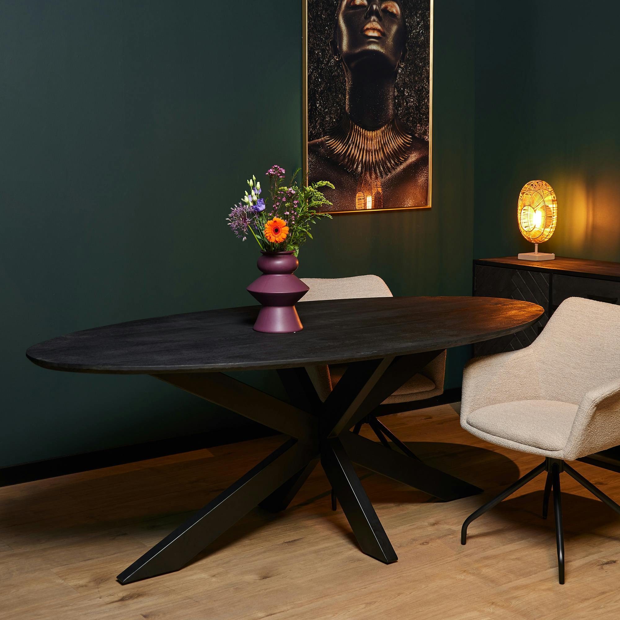 Table à manger ovale noire en bois de manguier 240 cm ALVERA