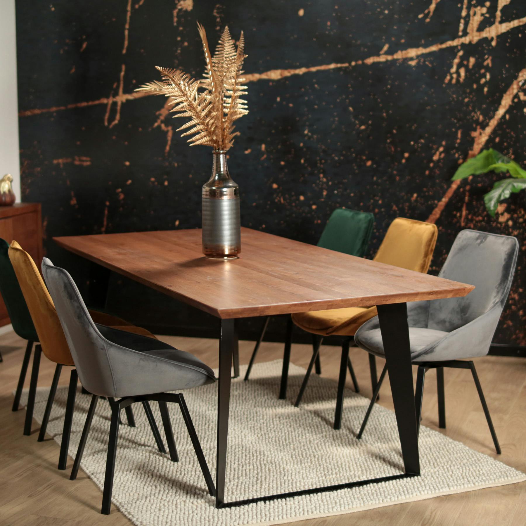 Table de repas en bois massif pieds metal style contemporain