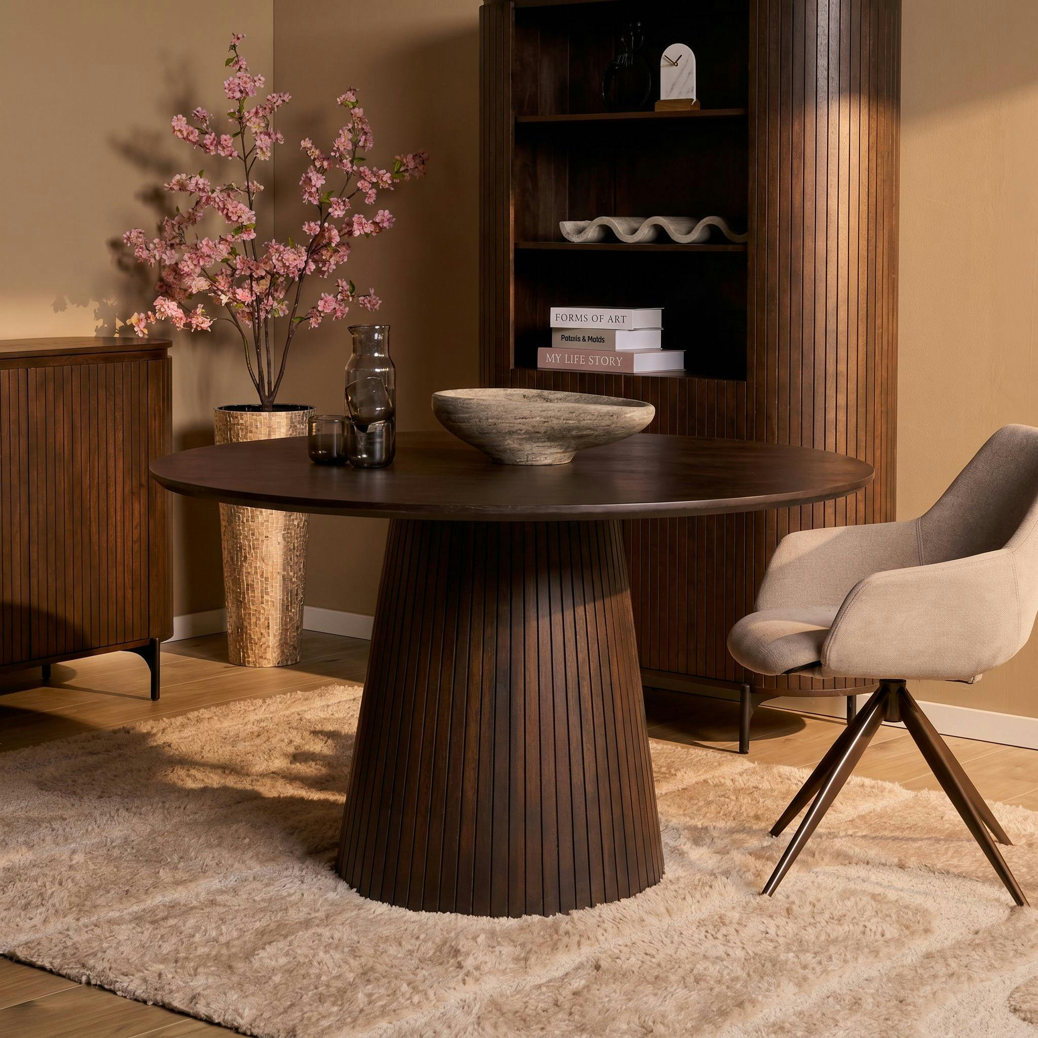 Table à manger ronde bois marron pied rainuré Ø130 cm CALERO