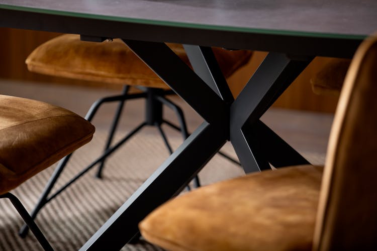 Table de repas style moderne verre et metal pied mikado