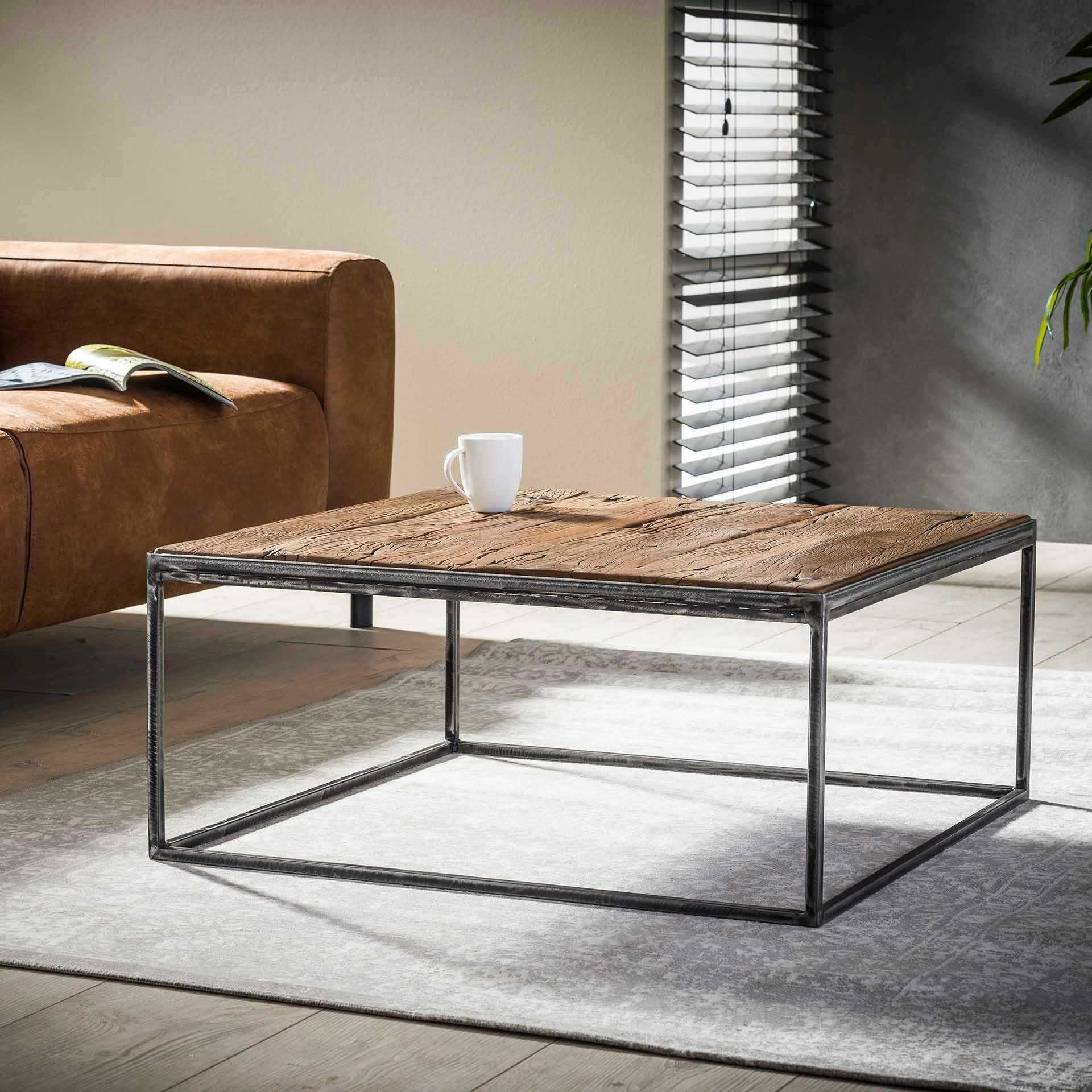 Table basse rectangulaire en bois recycle et metal de style industriel