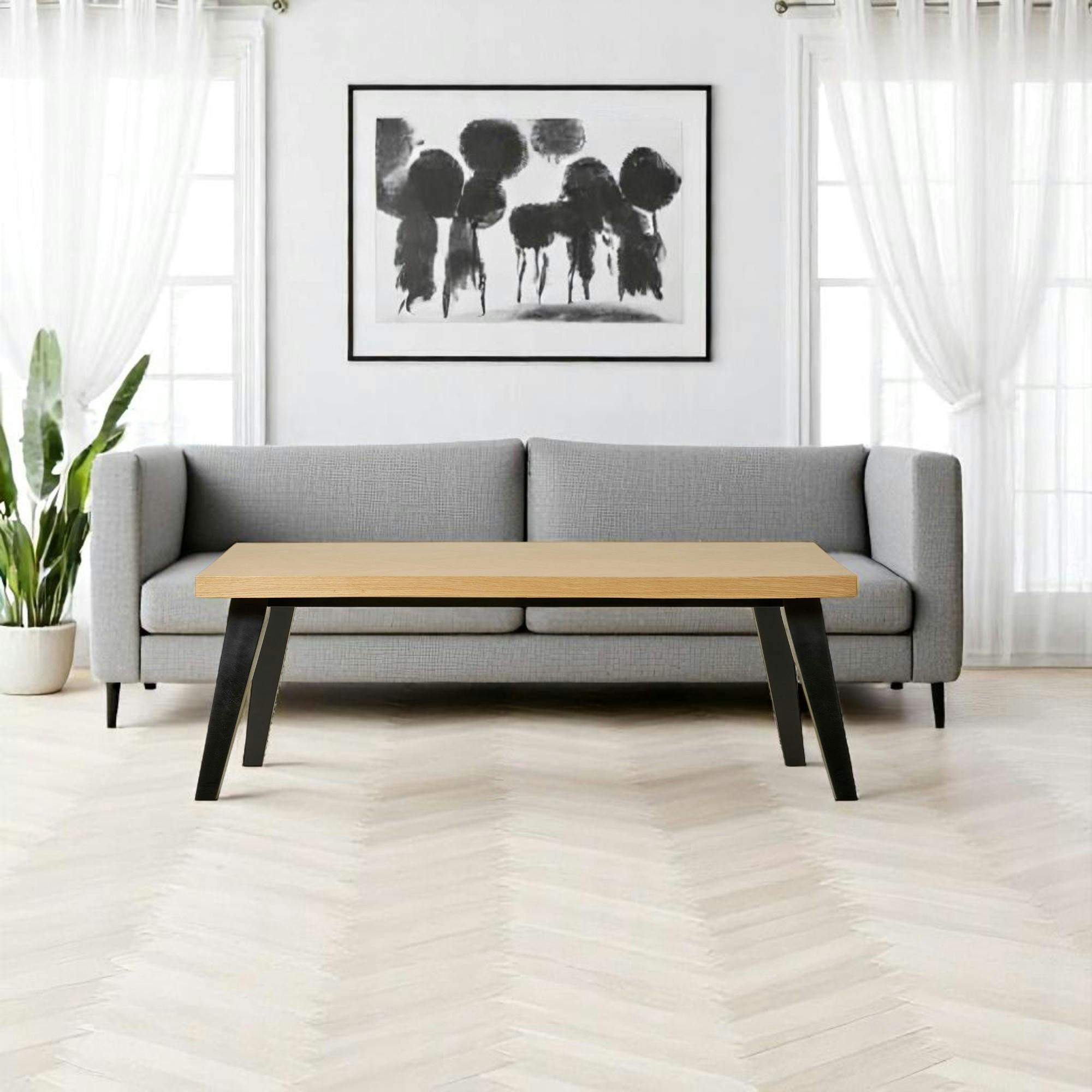 Table basse bois rectangulaire - placage chêne chevrons, pieds noirs GRAZ
